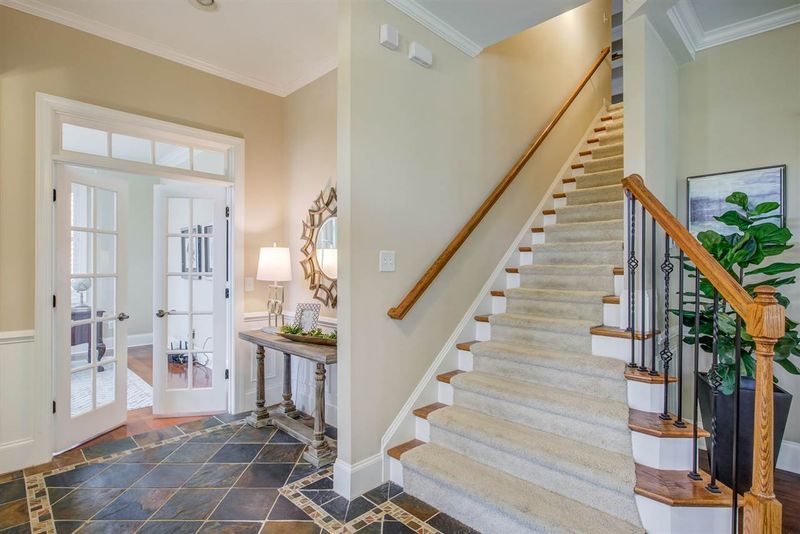 402 Travertine Dr, Cary, NC 27519