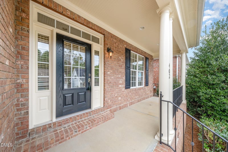 402 Village Loop Dr, Apex, NC 27502
