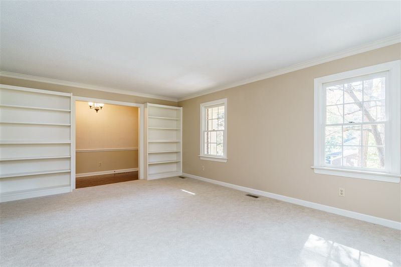 4020 Brewster Dr, Raleigh, NC 27606
