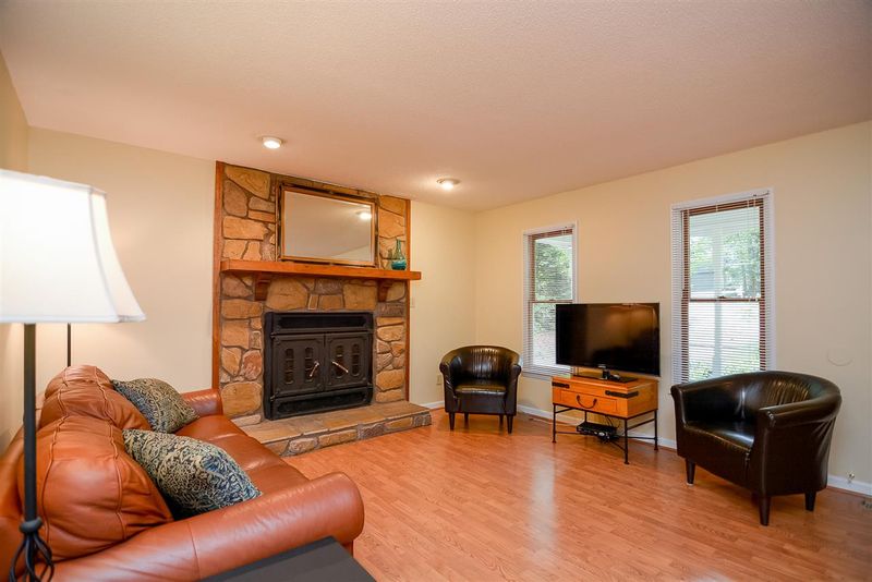 4025 Old Sturbridge Ln, Apex, NC 27539