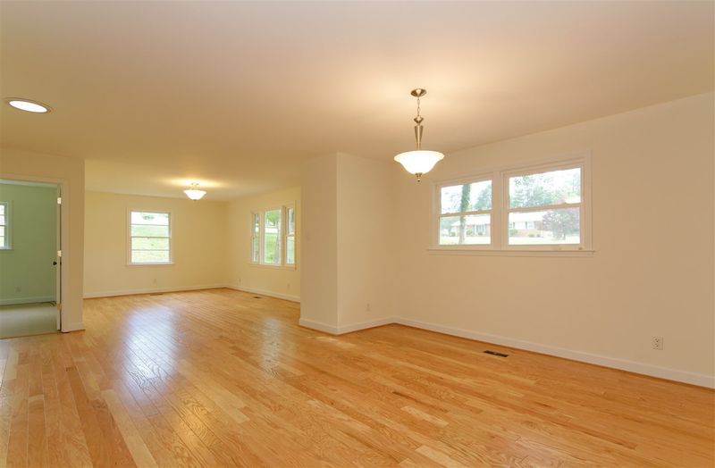 4028 Chaucer Dr, Durham, NC 27712