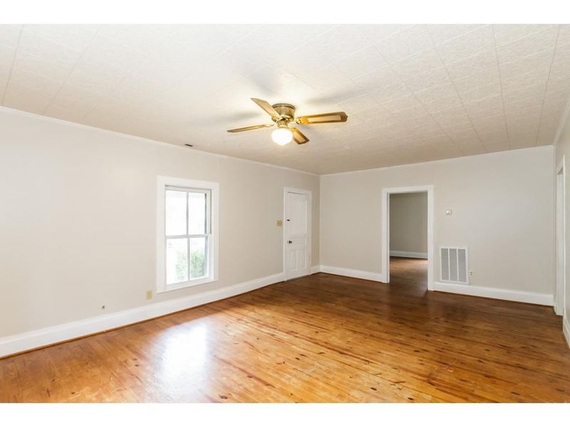 403 N 4th St, Mebane, NC 27304