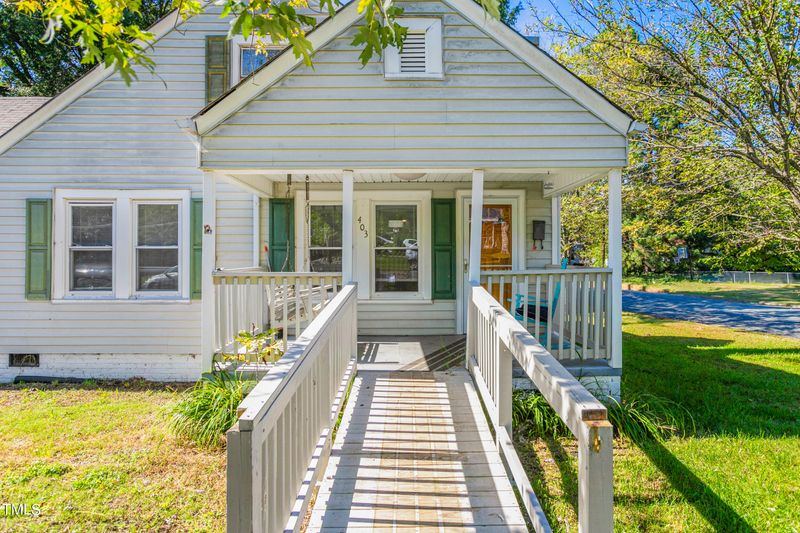403 Hawthorne Ln, Burlington, NC 27215