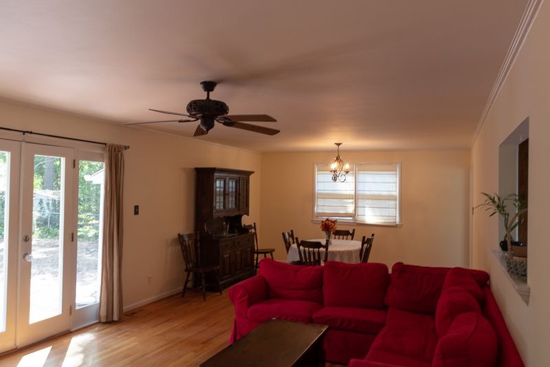 403 Long Leaf Dr, Chapel Hill, NC 27517