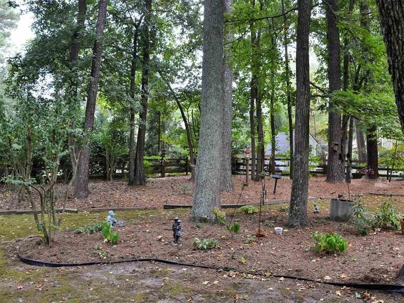 403 Pinewood Dr, Apex, NC 27502