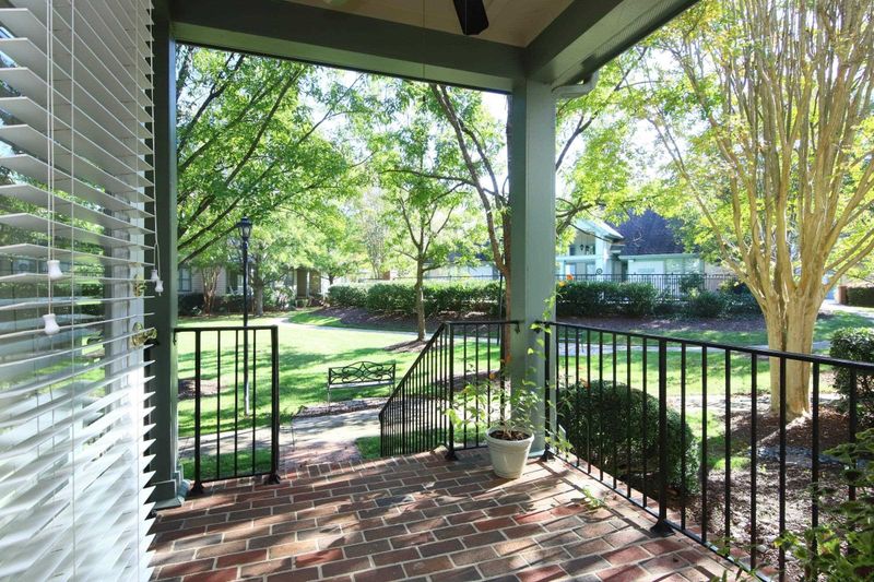 403 Presque Isle Ln #403, Chapel Hill, NC 27514