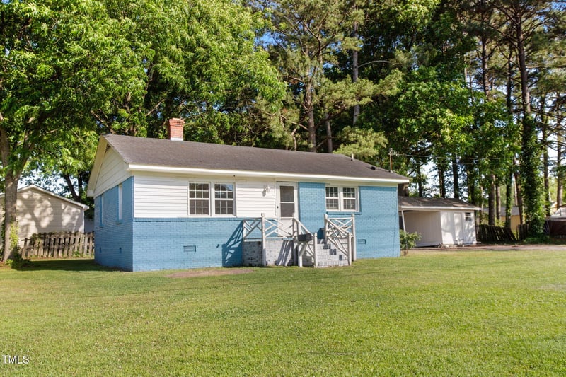 403 Webb St, Selma, NC 27576