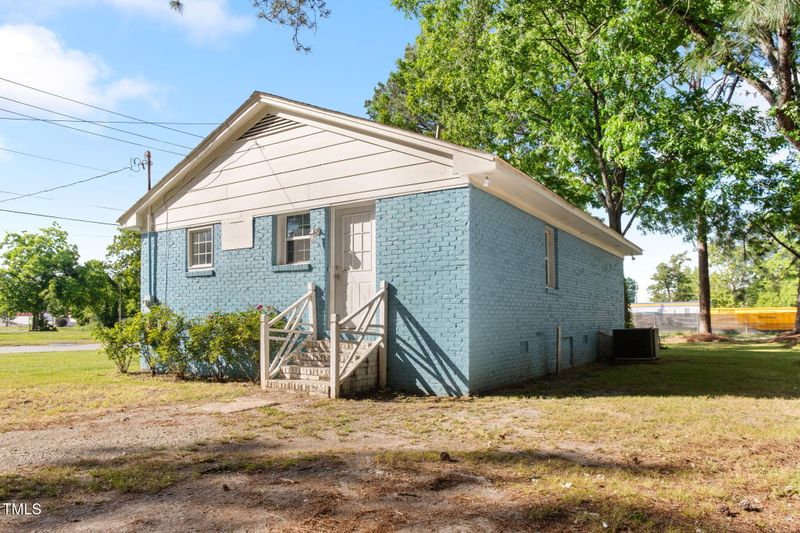 403 S Webb St, Selma, NC 27576