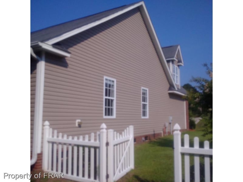 4031 Batesburg Dr, Hope Mills, NC 28314