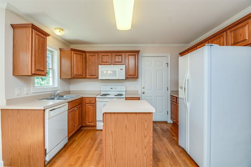 4032 Cashew Dr, Raleigh, NC 27616