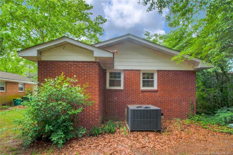 4037 E Cole St, Hope Mills, NC 28348