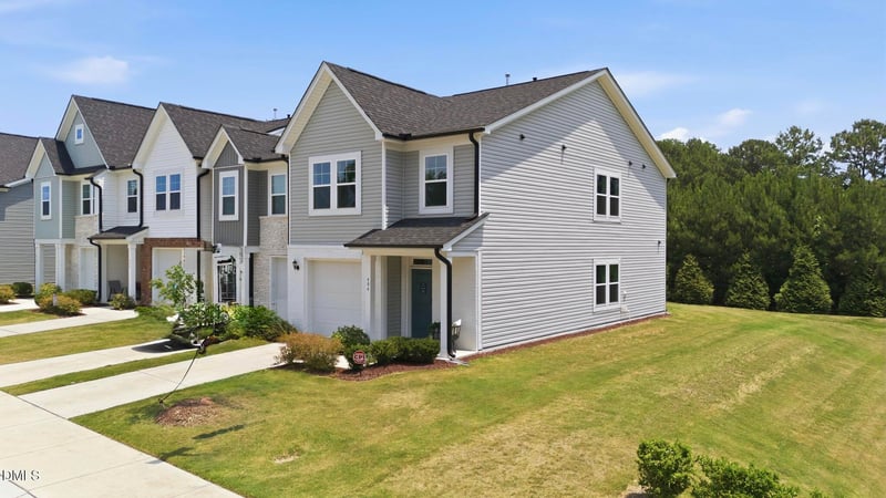 404 Barrington Row Ave, Zebulon, NC 27597