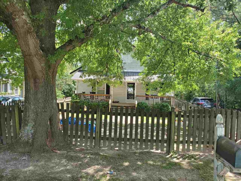 404 E Chatham St, Apex, NC 27502