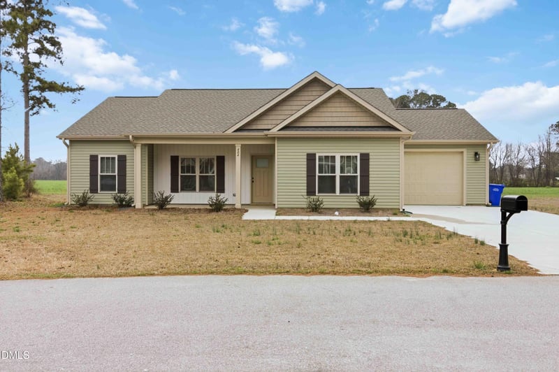404 Eastwood Dr, Benson, NC 27504