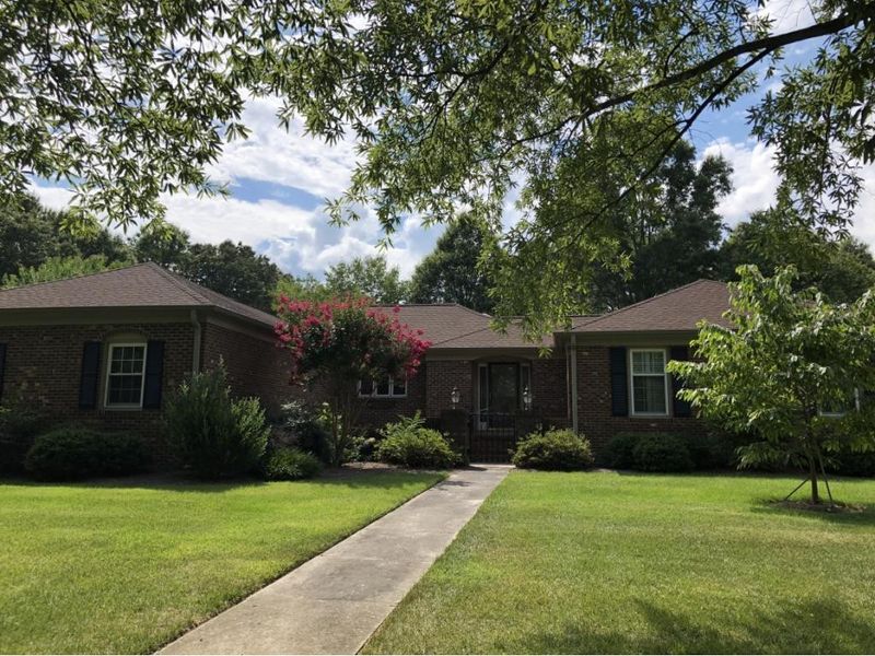 404 Edinburgh Dr, Burlington, NC 27215