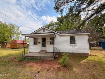 404 Elizabeth St, Selma, NC 27576