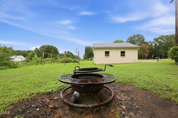404 Glen Raven Rd, Burlington, NC 27217