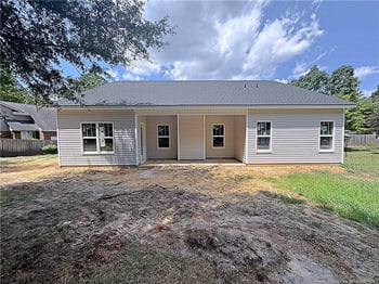 404 Gleneagles Ct, Fayetteville, NC 28311