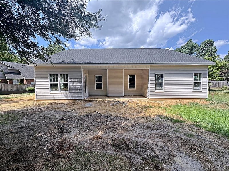 404 Gleneagles Ct, Fayetteville, NC 28311