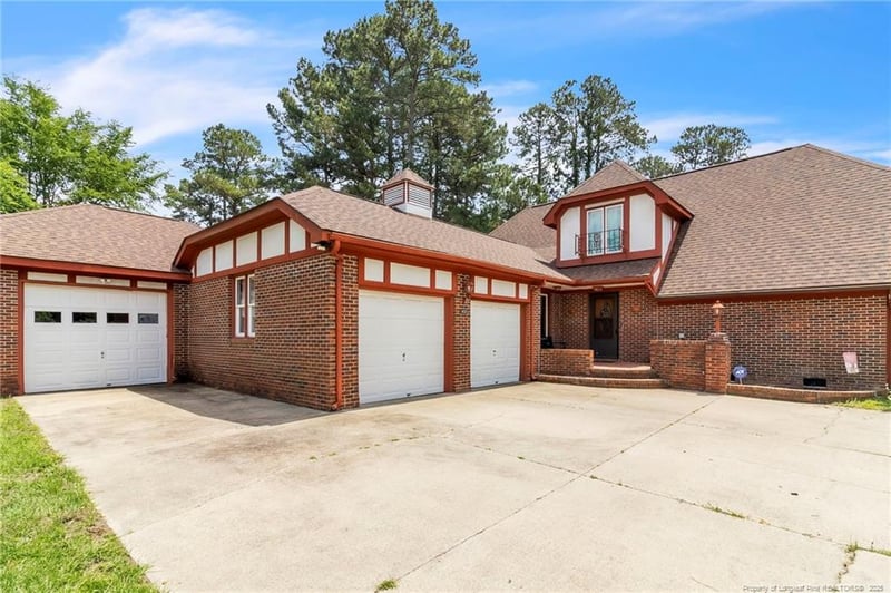 404 Gleneagles Ct, Fayetteville, NC 28311