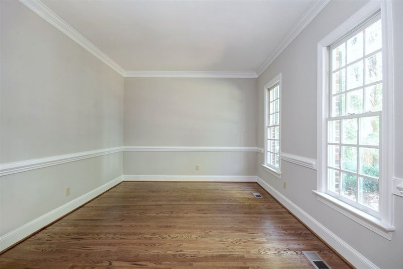 404 Grosvenor Dr, Raleigh, NC 27615
