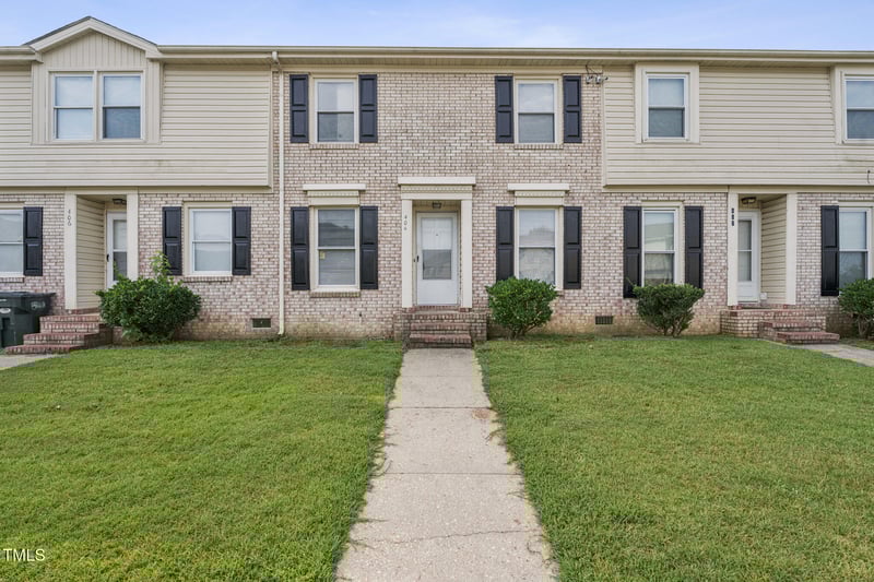 404 Kirkcaldy Ct, Fayetteville, NC 28314