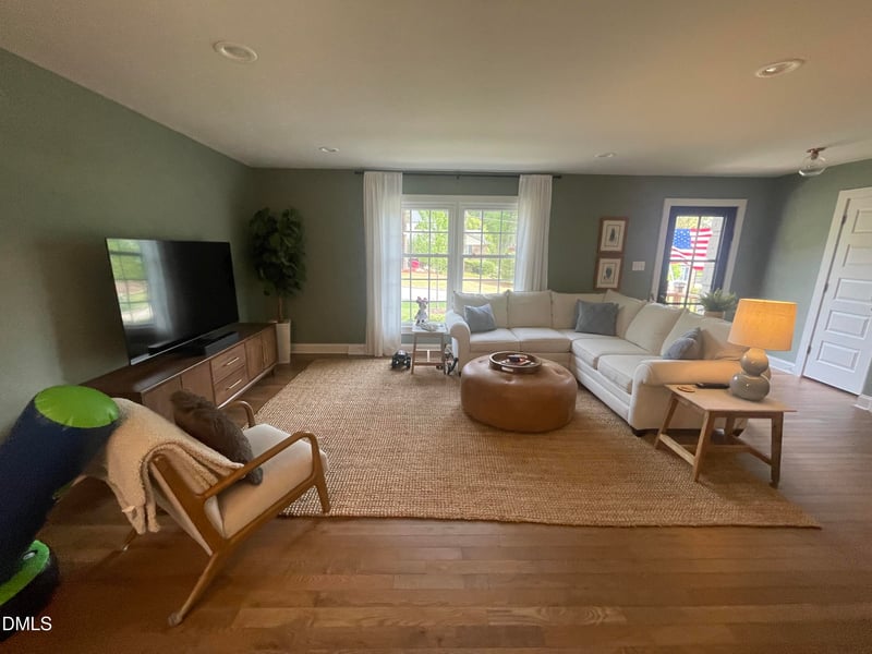 404 Pinecroft Dr, Raleigh, NC 27609