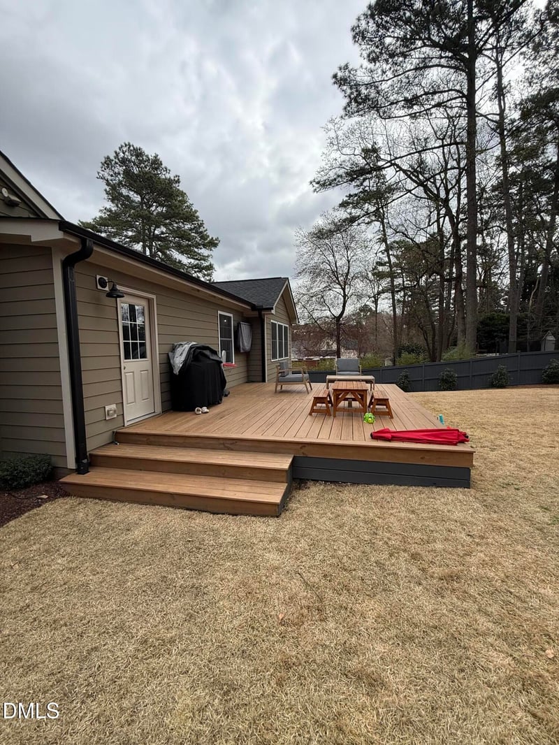 404 Pinecroft Dr, Raleigh, NC 27609