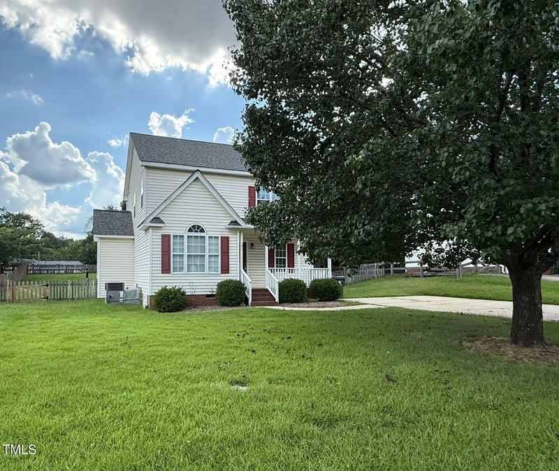 404 Springside Dr, Holly Springs, NC 27540