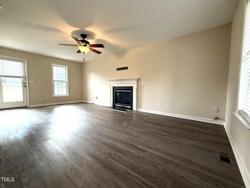 404 Springside Dr, Holly Springs, NC 27540