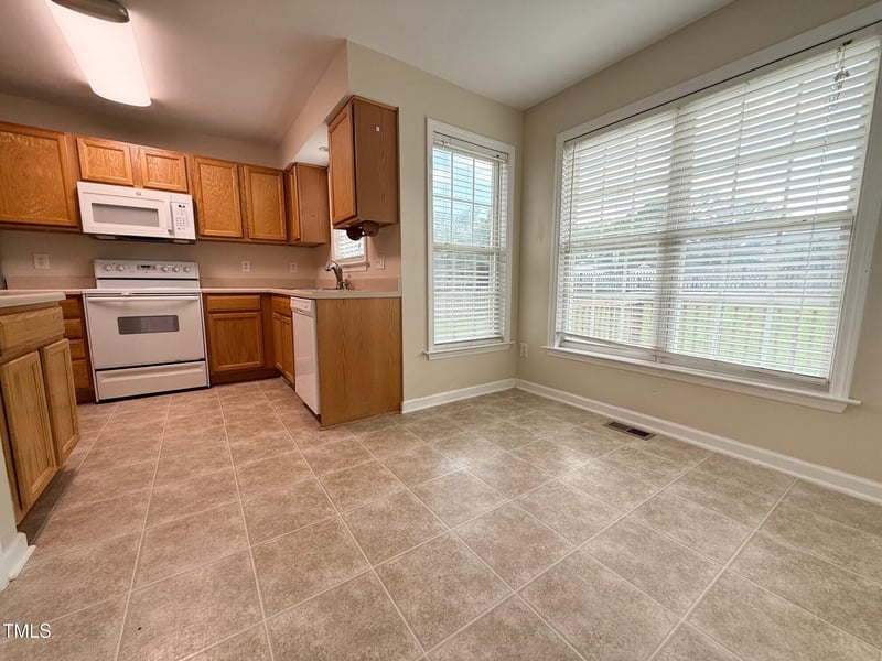 404 Springside Dr, Holly Springs, NC 27540