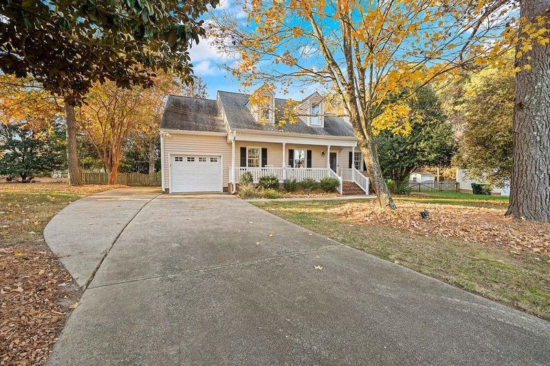 404 St John Ct, Holly Springs, NC 27540