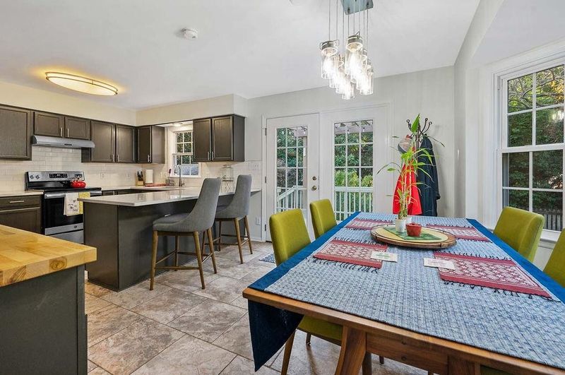 404 St John Ct, Holly Springs, NC 27540