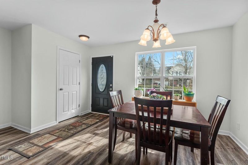 404 Sunland Dr, Mebane, NC 27302