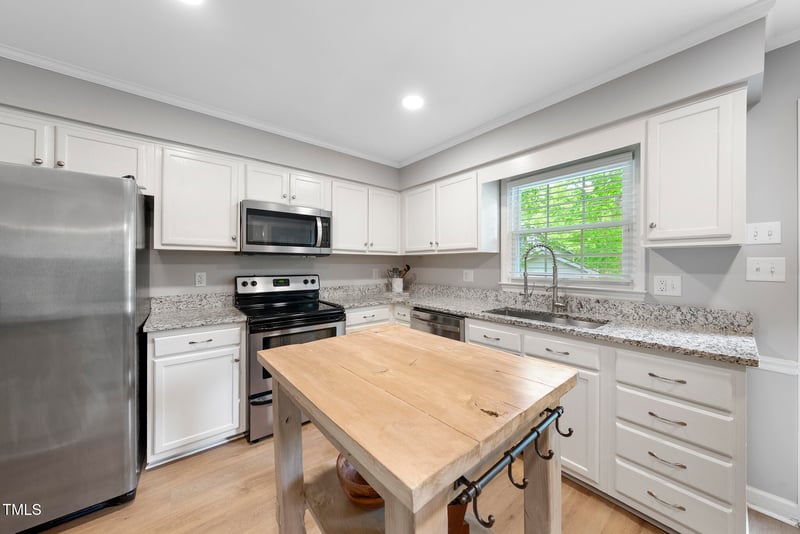 404 Trappers Run Dr, Cary, NC 27513
