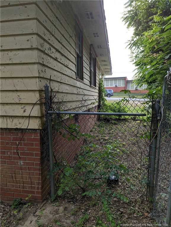 404 Trinity Dr, Fayetteville, NC 28301