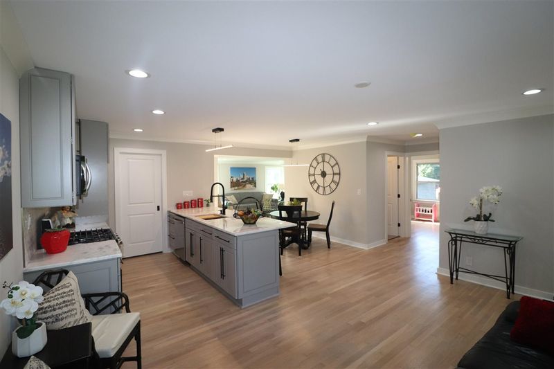 404 Walton St, Raleigh, NC 27610