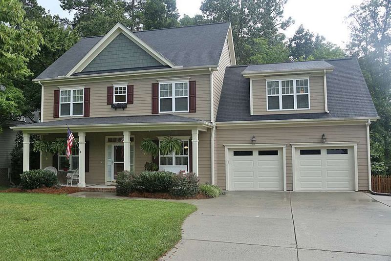 405 Acorn Falls Ct, Holly Springs, NC 27540