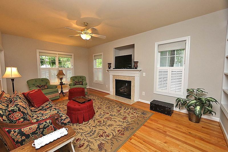 405 Acorn Falls Ct, Holly Springs, NC 27540