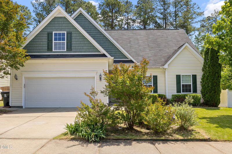 405 Braxcarr St, Holly Springs, NC 27540