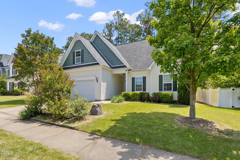 405 Braxcarr St, Holly Springs, NC 27540