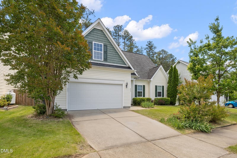 405 Braxcarr St, Holly Springs, NC 27540