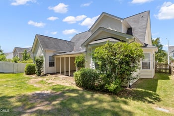 405 Braxcarr St, Holly Springs, NC 27540