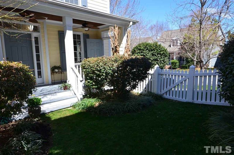 405 Brookgreen Dr, Chapel Hill, NC 27516