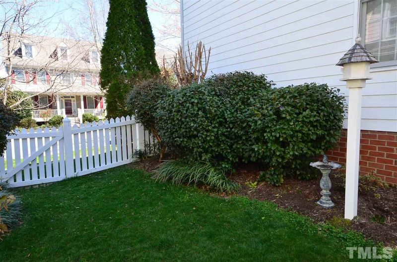 405 Brookgreen Dr, Chapel Hill, NC 27516