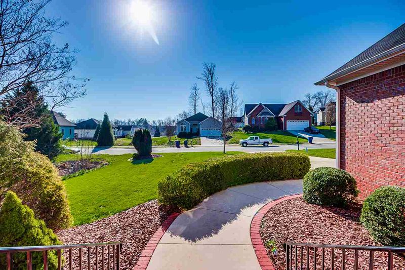 405 Cadbury Ct, Graham, NC 27253