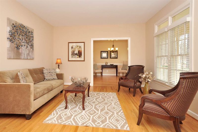 405 Chatham Dr, Chapel Hill, NC 27516