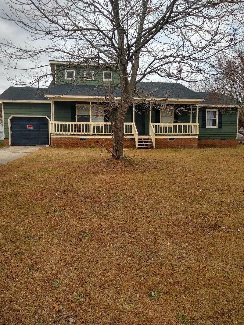 405 Circle Dr, Angier, NC 27501