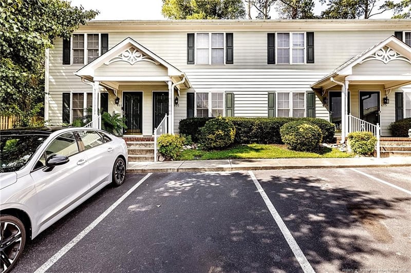 405 Cityview Ln, Fayetteville, NC 28301