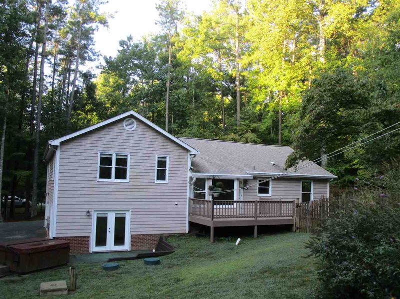 405 Gibbon Dr, Chapel Hill, NC 27516